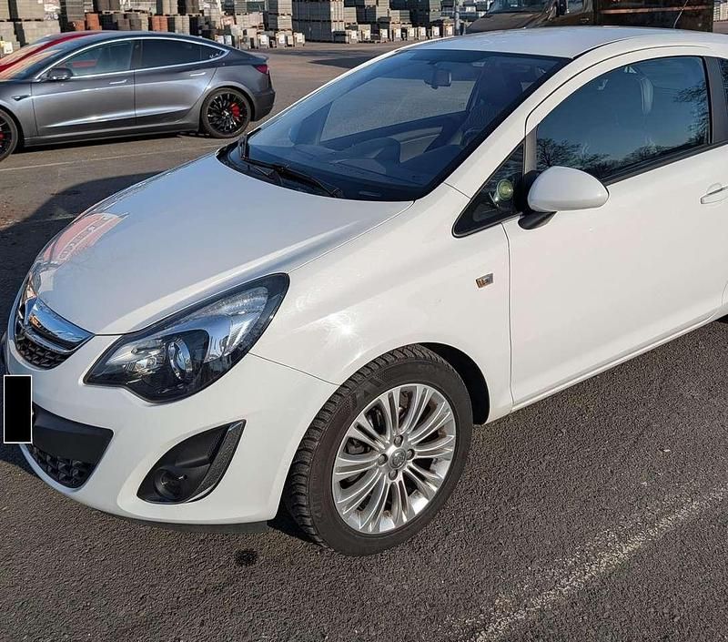 Gebraucht Opel Corsa Color Edition 101 PS (74 kW) 2011 Weiß Kleinwagen