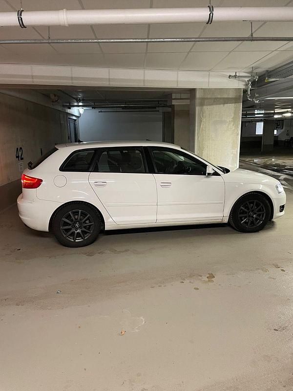 Gebraucht Audi A3 Sportback Attraction 105 PS (77 kW) 2012 Weiß Kleinwagen