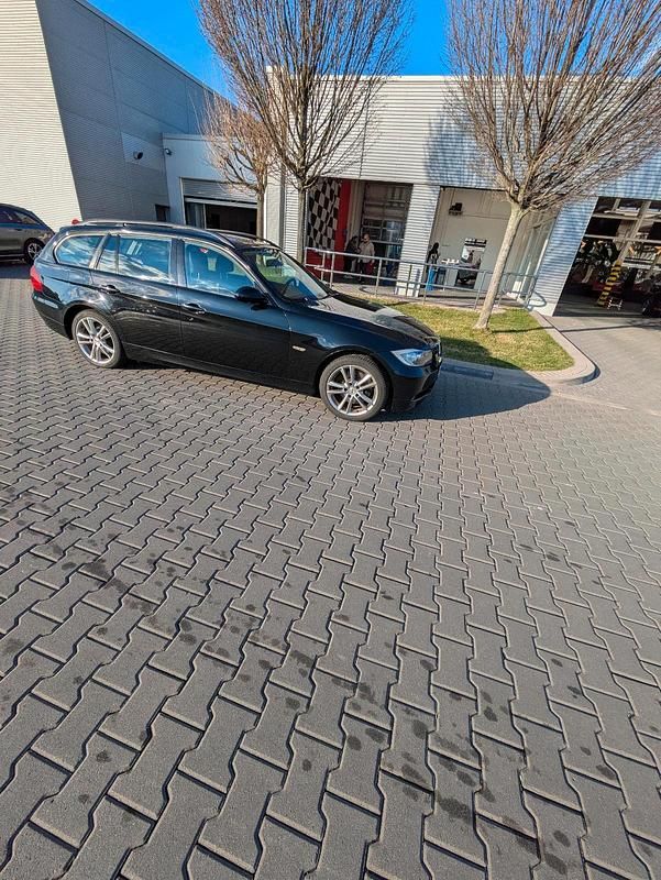 Gebraucht BMW 325 218 PS (160 kW) 2008 Schwarz Kombi