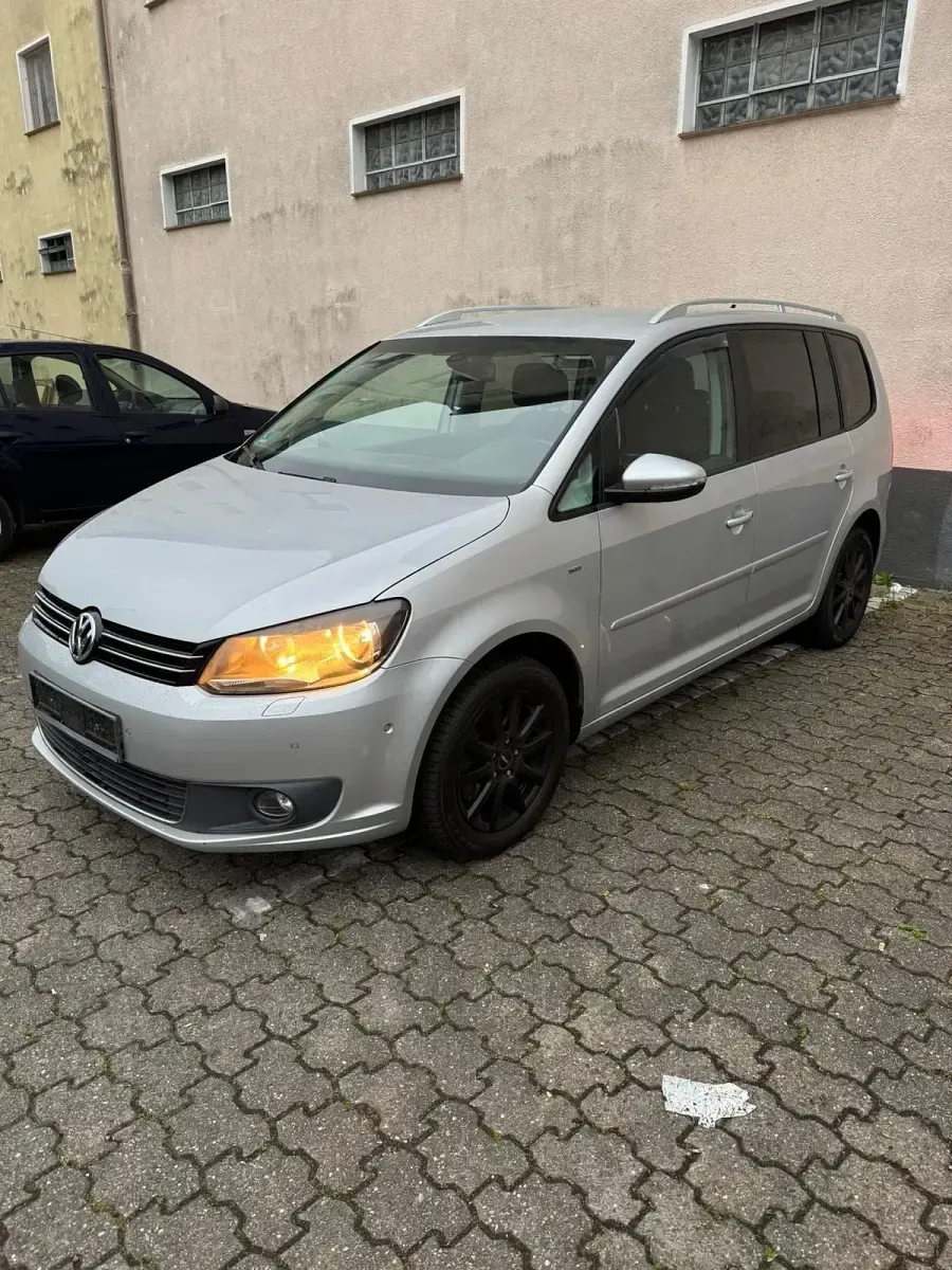 Gebraucht VW Touran Edition 140 PS (102 kW) 2014 Andere farben Van / Kleinbus