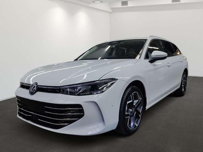 Weiß Gebraucht 2024 VW Passat Elegance Kombi | 38.900 € (Superpreis) - Bild 1/4