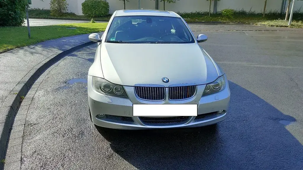 Second-hand BMW 330 272 CP (200 kW) 2007 Argintiu Berlinǎ