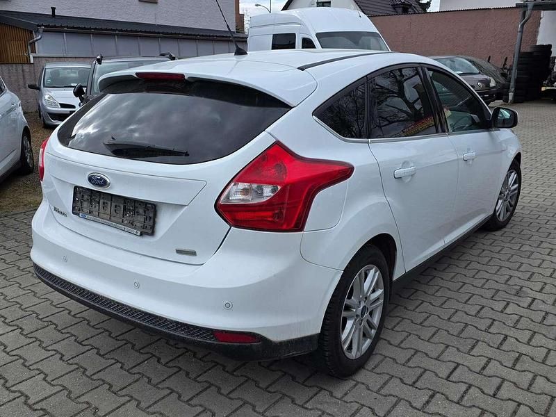 Gebraucht Ford Focus Titanium 101 PS (74 kW) 2014 Frostweiß Kleinwagen