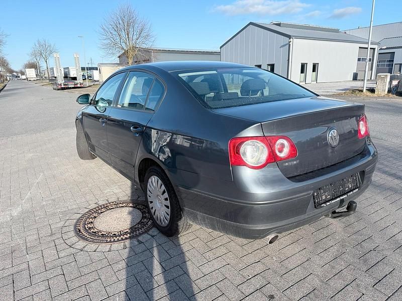 Gebraucht VW Passat 102 PS (75 kW) 2008 Grau Limousine