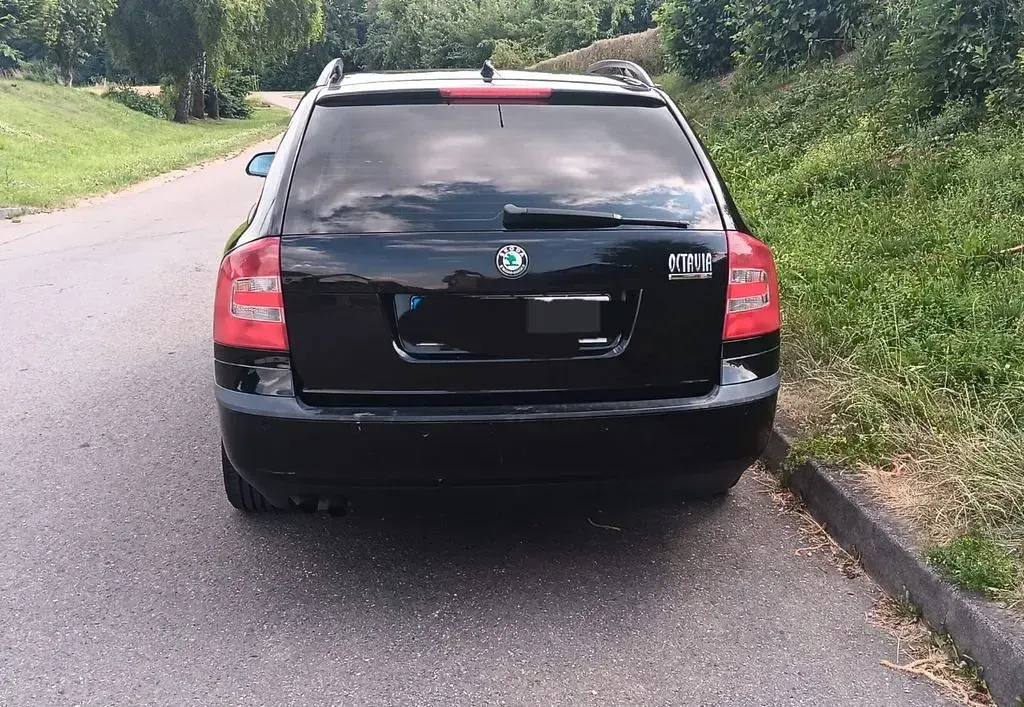 Gebraucht Skoda Octavia Ambiente 160 PS (117 kW) 2009 Schwarz Kombi