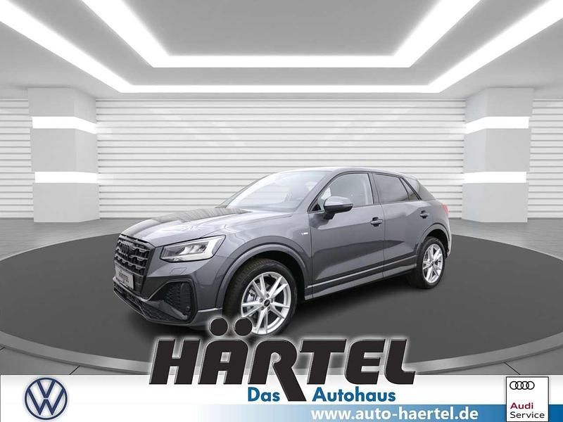 Mythosschwarz (black), metallic Neu 2025 Audi Q2 S-Line SUV | 34.500 € (Guter Preis) - Bild 1/4
