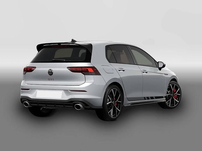 Usata VW Golf VIII 300 CV (220 kW) 2024 Argento Berlina