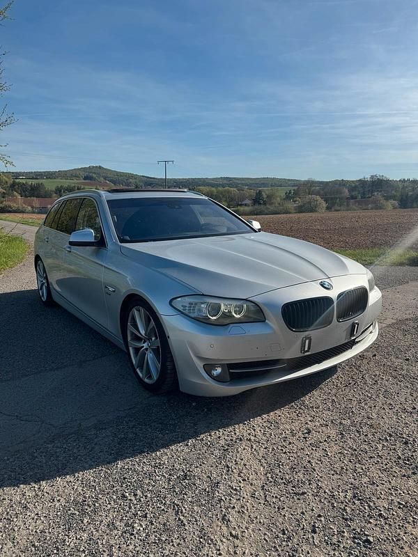 Używany BMW 530 258 KM (189 kW) 2012 Srebrny Kombi