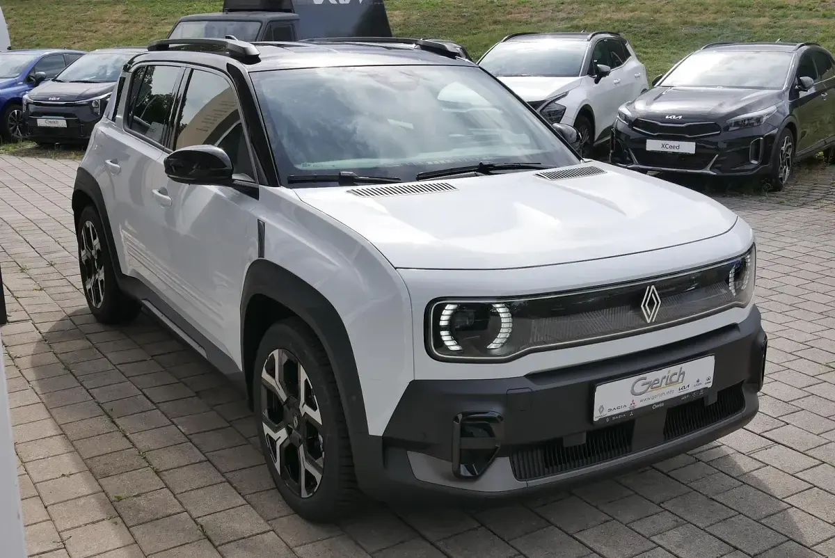 Neu Renault 4 E-Tech Komfort 77 kW (106 PS) 2026 Arktisweiß mit schwarzem dach SUV