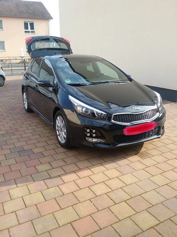 Schwarz Gebraucht 2017 Kia Ceed GT GT-Line Limousine | 11.700 € (Fairer Preis) - Bild 1/4