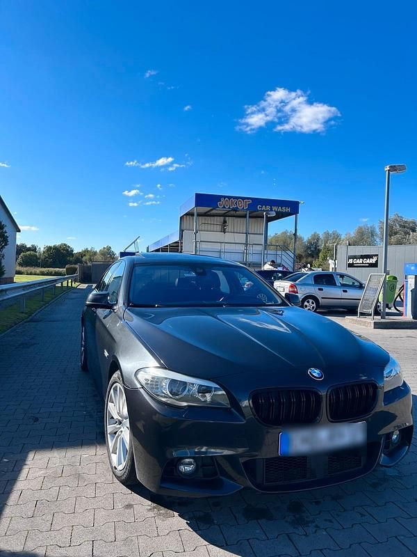 Grau Gebraucht 2013 BMW 530 M Sport Limousine | 14.300 € (Fairer Preis) - Bild 1/4