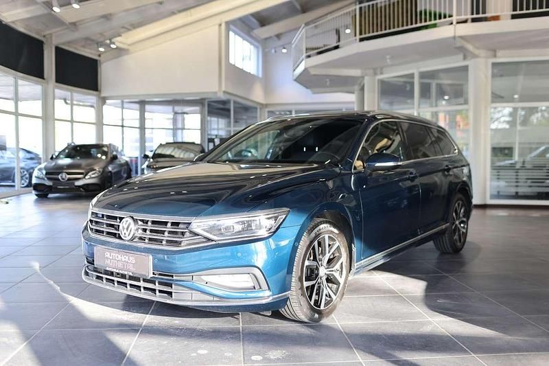Gebraucht VW Passat 190 PS (139 kW) 2020 Aquamarinblau Kombi