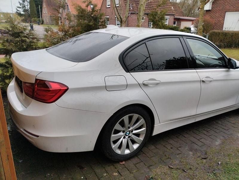 Gebraucht BMW 316 116 PS (85 kW) 2013 Weiß Limousine
