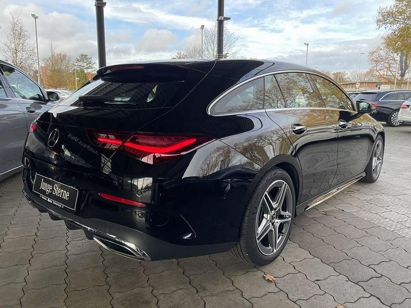 Gebraucht Mercedes CLA200 Shooting Brake Premium 163 PS (119 kW) 2024 Schwarz Kombi