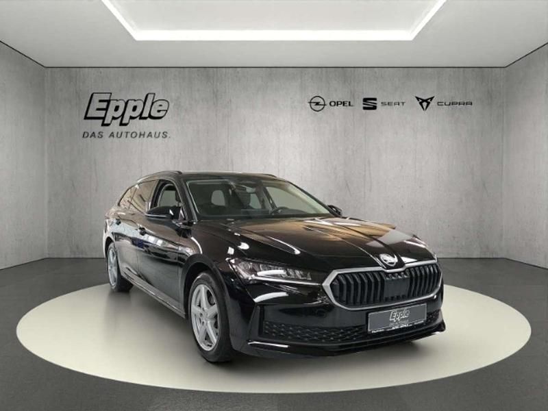 Schwarz Gebraucht 2025 Skoda Superb Essence Kombi | 34.490 € - Bild 1/4