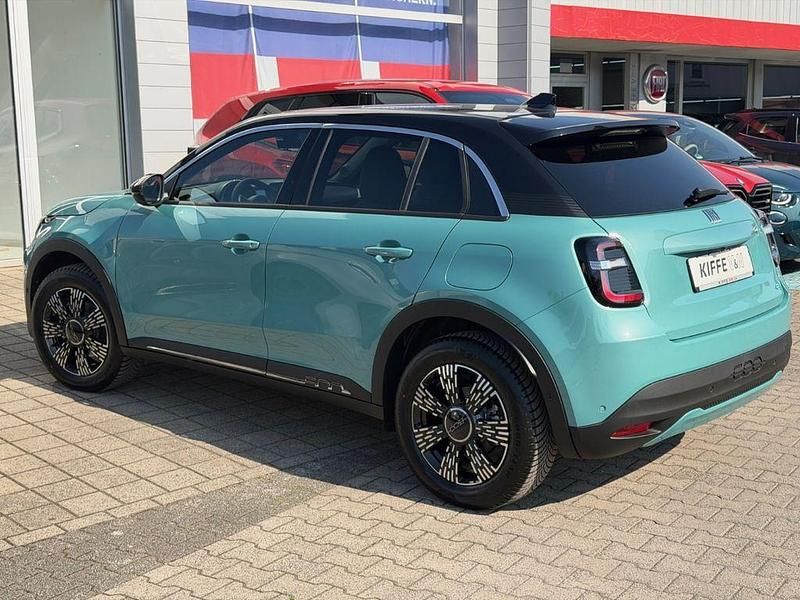 Neu Fiat 600E La Prima 114 kW (156 PS) 2026 Blau SUV