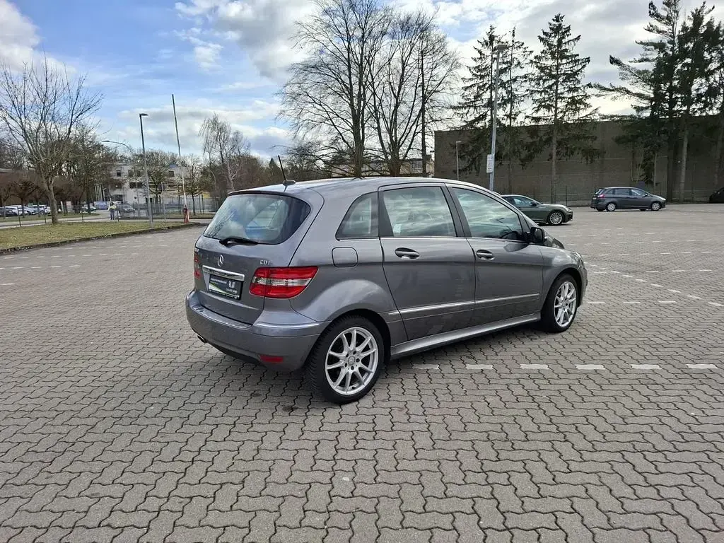 Gebraucht Mercedes B180 109 PS (80 kW) 2009 Grau Van / Kleinbus