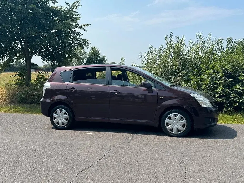 Gebraucht Toyota Corolla Verso 129 PS (94 kW) 2008 Violett Van / Kleinbus