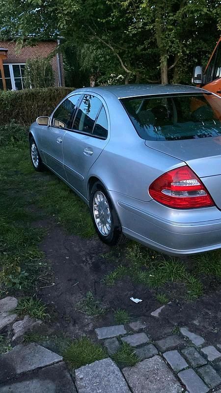 Gebraucht Mercedes 220 2003 Silber Limousine