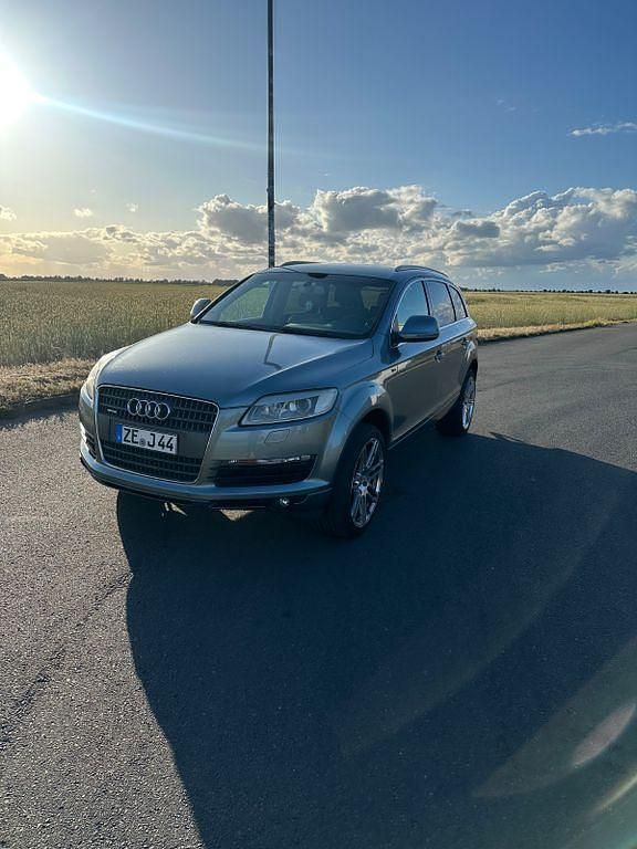 Grau Gebraucht 2006 Audi Q7 SUV | 8.000 € (Fairer Preis) - Bild 1/4