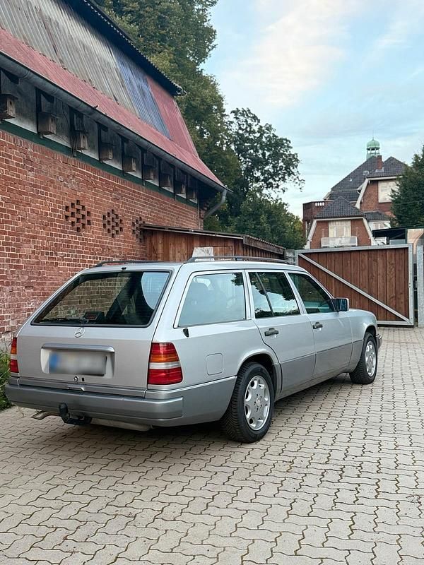 Gebraucht Mercedes E320 220 PS (161 kW) 1993 Silber Kombi
