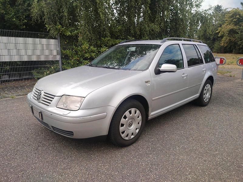 Silber Gebraucht 2003 VW Bora Limousine | 1.799 € (Etwas zu teuer) - Bild 1/4