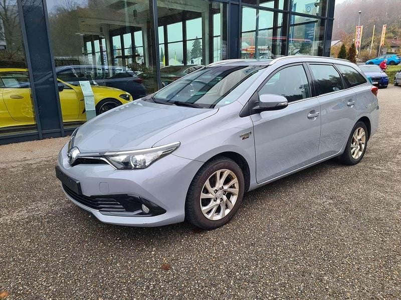 Cement grey Gebraucht 2018 Toyota Auris Hybrid Kombi | 10.990 € (Fairer Preis) - Bild 1/4