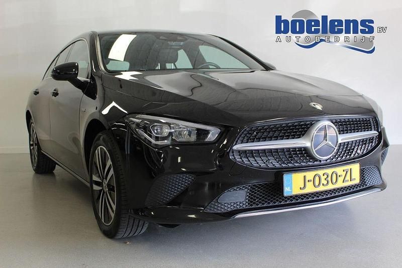 Schwarz Gebraucht 2020 Mercedes CLA250e Shooting Brake Business Kombi | 21.763 € - Bild 1/4