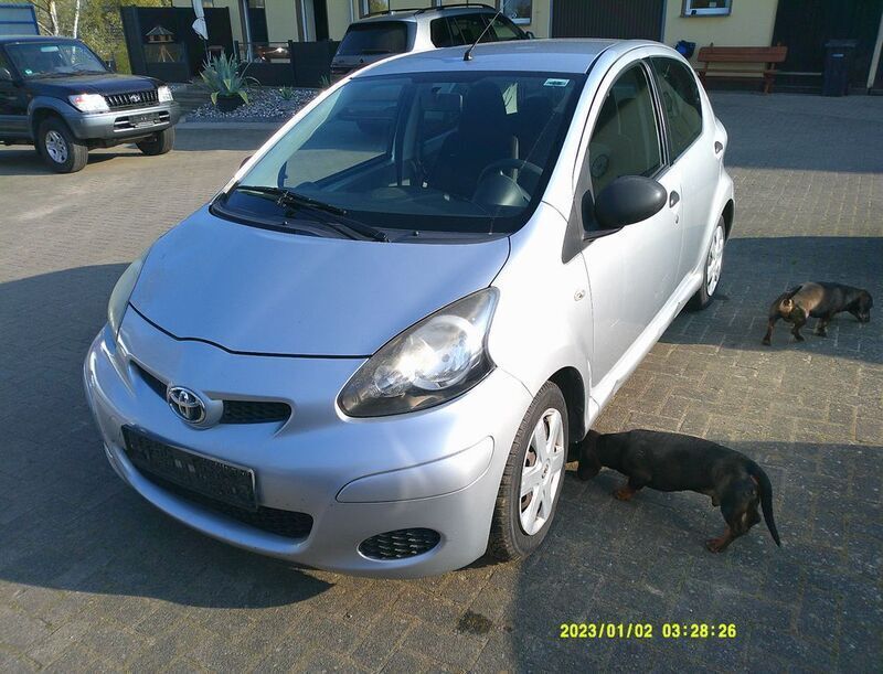 Silber Gebraucht 2009 Toyota Aygo Kleinwagen | 999 € (Superpreis) - Bild 1/4