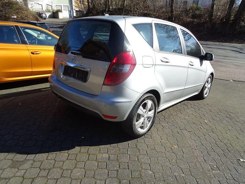 Gebraucht Mercedes A160 Avantgarde 95 PS (69 kW) 2011 Silber Limousine
