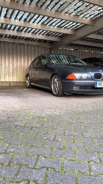 Grau Gebraucht 1997 BMW 520 Performance Limousine | 4.250 € (Fairer Preis) - Bild 1/4