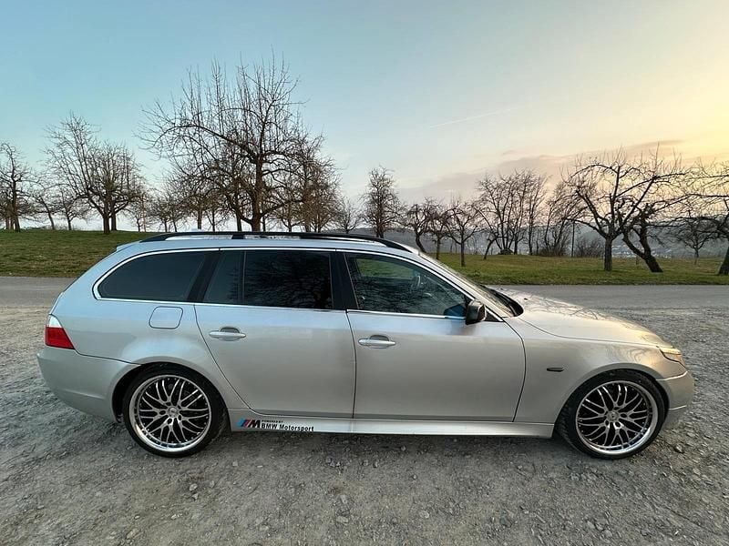 Gebraucht BMW 525 M Sport 177 PS (130 kW) 2005 Silber Kombi
