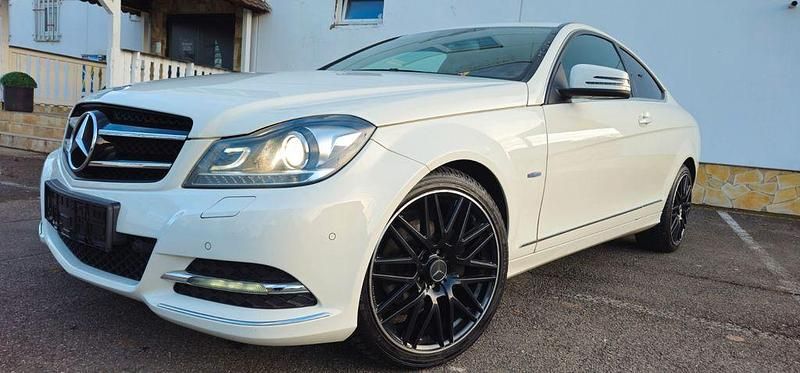 Weiß Gebraucht 2011 Mercedes C180 Coupé | 8.350 € (Guter Preis) - Bild 1/4