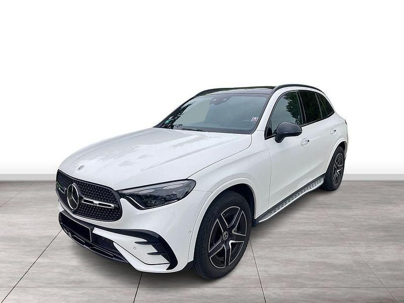 Weiß Gebraucht 2022 Mercedes GLC300e AMG SUV | 52.000 € (Etwas zu teuer) - Bild 1/4