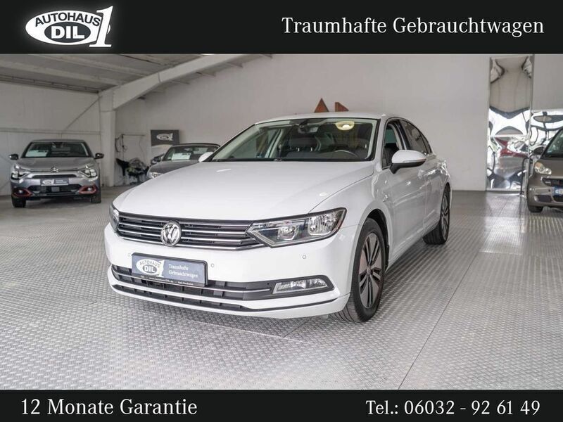 Weiß (metallic) Gebraucht 2018 VW Passat Limousine | 14.850 € (Guter Preis) - Bild 1/4