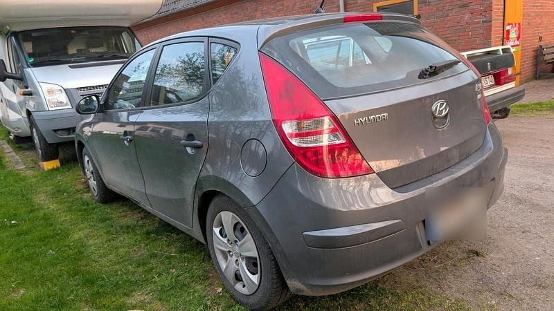 Gebraucht Hyundai i30 109 PS (80 kW) 2010 Grau Limousine