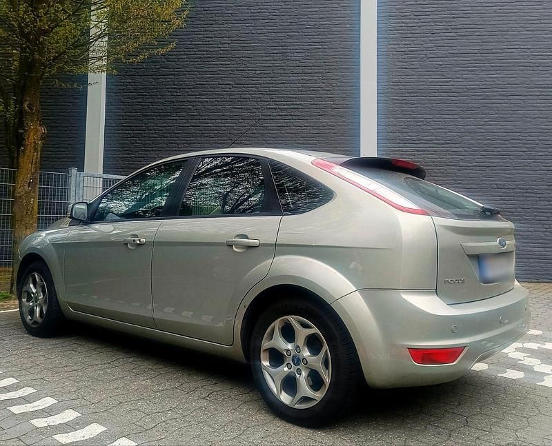 Second-hand Ford Focus 125 CP (91 kW) 2009 Andere farben Hatchback