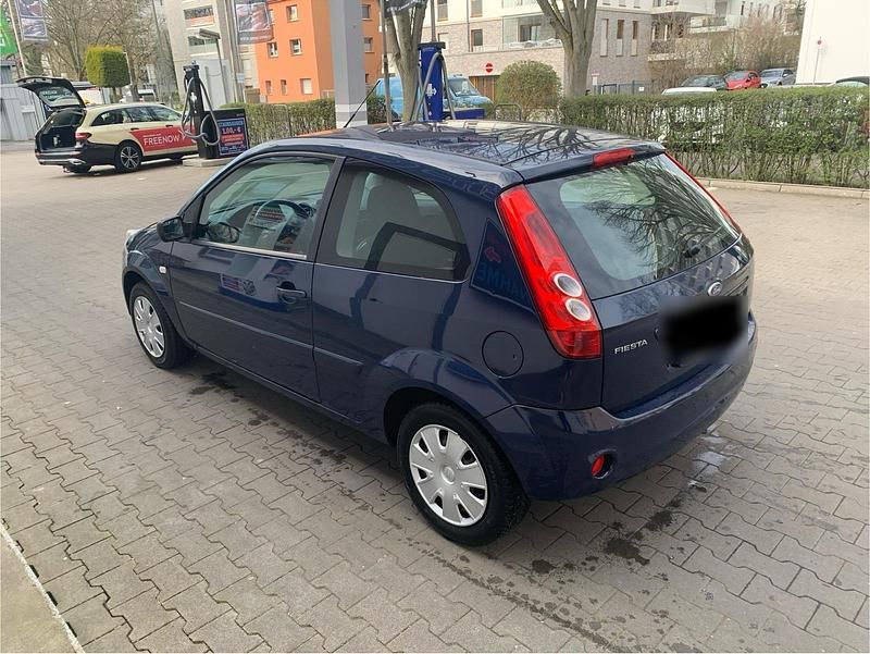 Gebraucht Ford Fiesta 60 PS (44 kW) 2008 Blau Kleinwagen