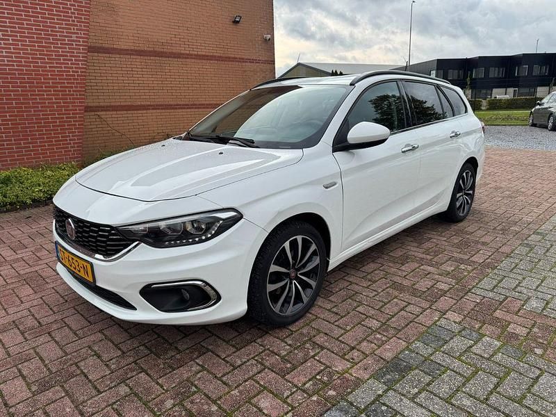 Weiß Gebraucht 2018 Fiat Tipo Limousine | 4.950 € (Teuer) - Bild 1/4