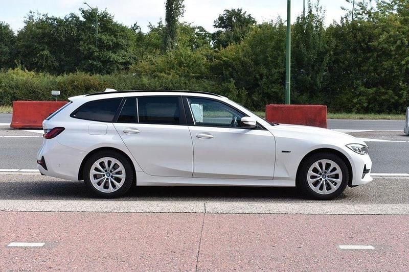 Gebraucht BMW 320e Advantage 204 PS (150 kW) 2021 Weiß Kombi
