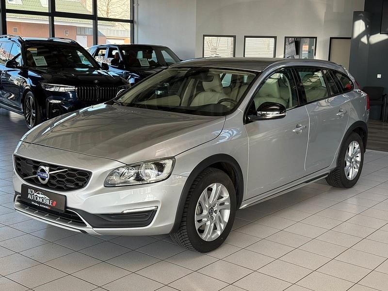 Gebraucht Volvo V60 CC Momentum 150 PS (110 kW) 2015 Silber Kombi