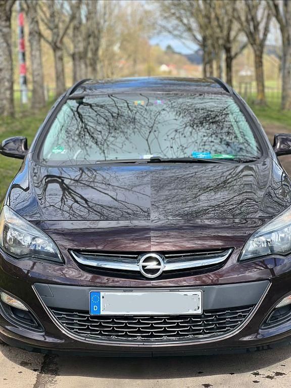 Gebraucht Opel Astra Edition 140 PS (102 kW) 2014 Braun Kombi