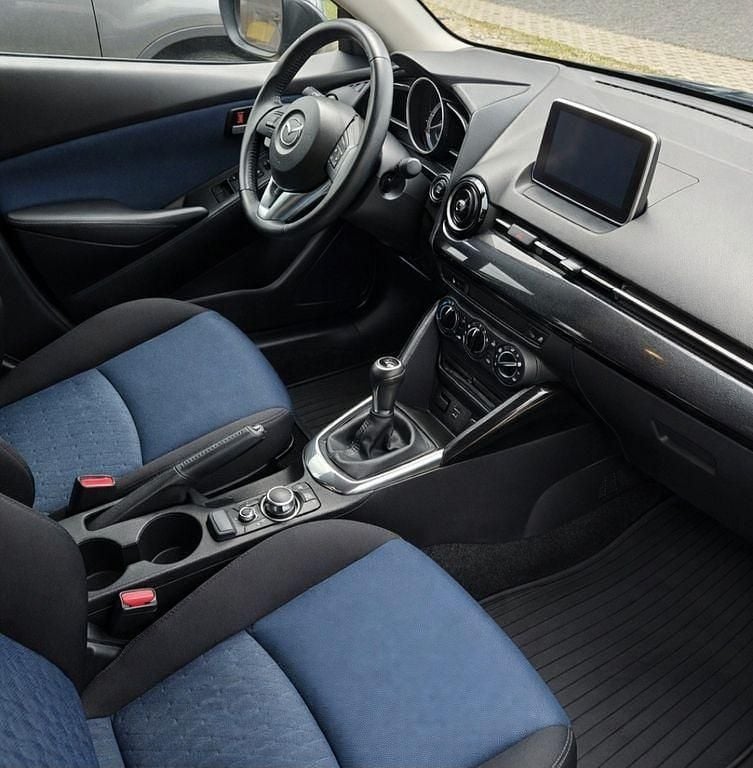 Gebraucht Mazda 2 Exclusive-Line 105 PS (77 kW) 2016 Grau Kleinwagen