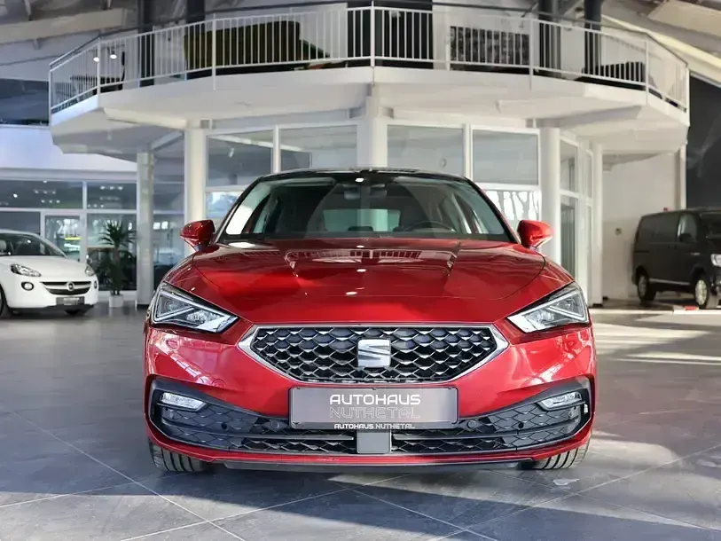 Gebraucht Seat Leon XCELLENCE 150 PS (110 kW) 2022 Desire rot Limousine