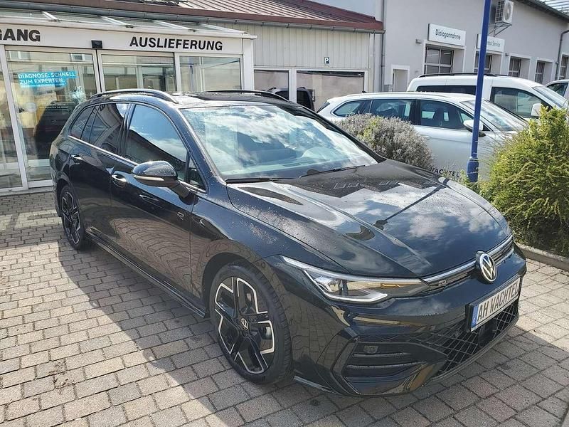 Neu VW Golf VIII Comfortline 150 PS (110 kW) 2026 Grenadillschwarz metallic Kombi