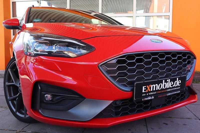 Rot Gebraucht 2019 Ford Focus ST Limousine | 22.499 € (Fairer Preis) - Bild 1/4