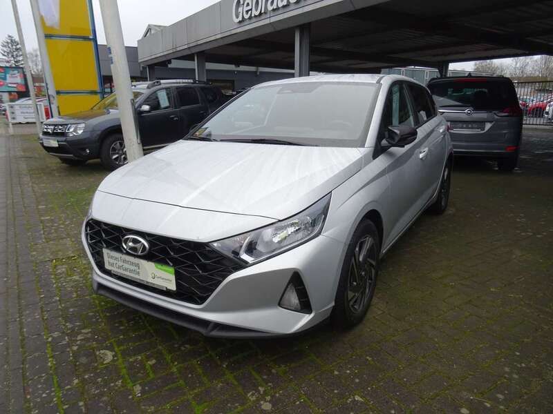 Sleek silver / met Gebraucht 2023 Hyundai i20 Kleinwagen | 17.990 € (Guter Preis) - Bild 1/4