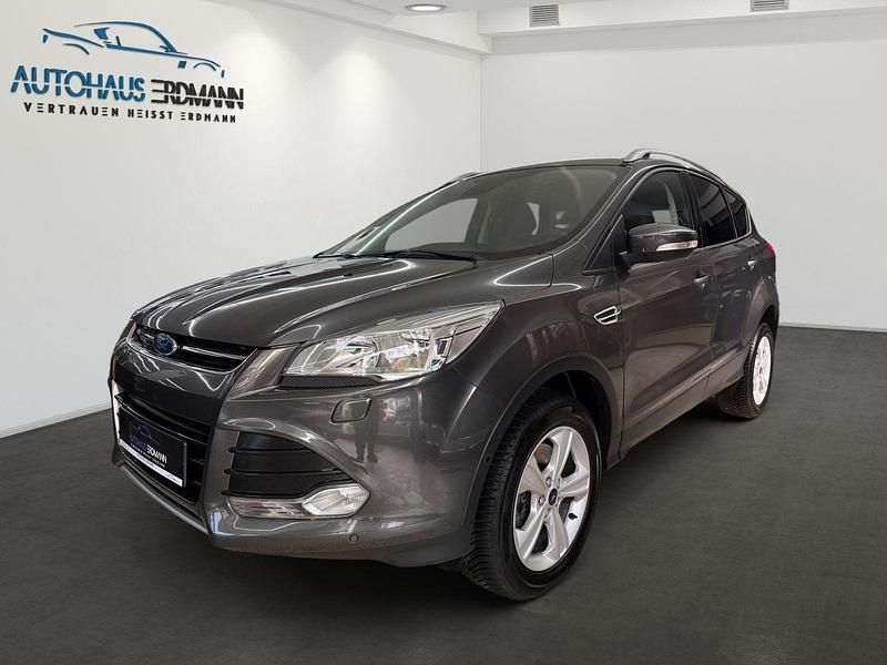 Grau Gebraucht 2016 Ford Kuga Titanium SUV | 17.880 € (Fairer Preis) - Bild 1/3
