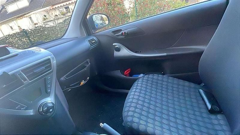 Gebraucht Toyota iQ 68 PS (50 kW) 2009 Rot Kleinwagen