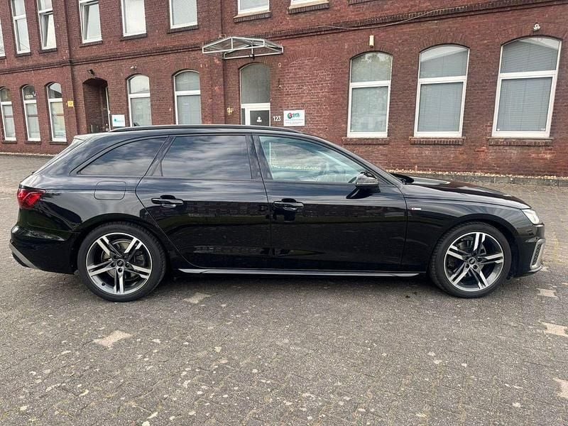 Gebraucht Audi A4 S-Line 163 PS (119 kW) 2024 Schwarz Kombi
